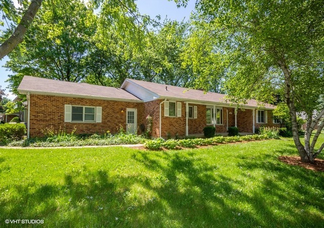 Property Photo: 307 Center Parkway IL 60560