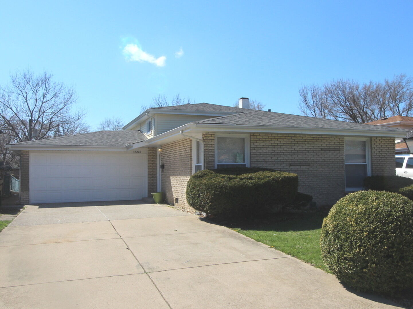 Property Photo: 15226 Blackstone Avenue IL 60419