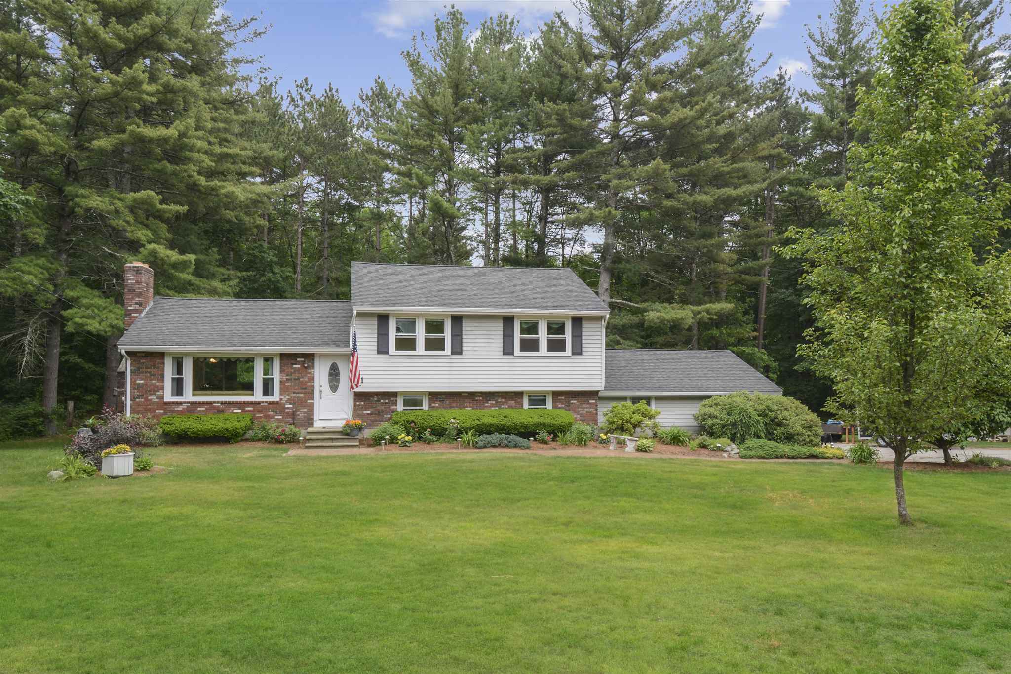 Property Photo:  11 Beech Hill Drive  NH 03053 