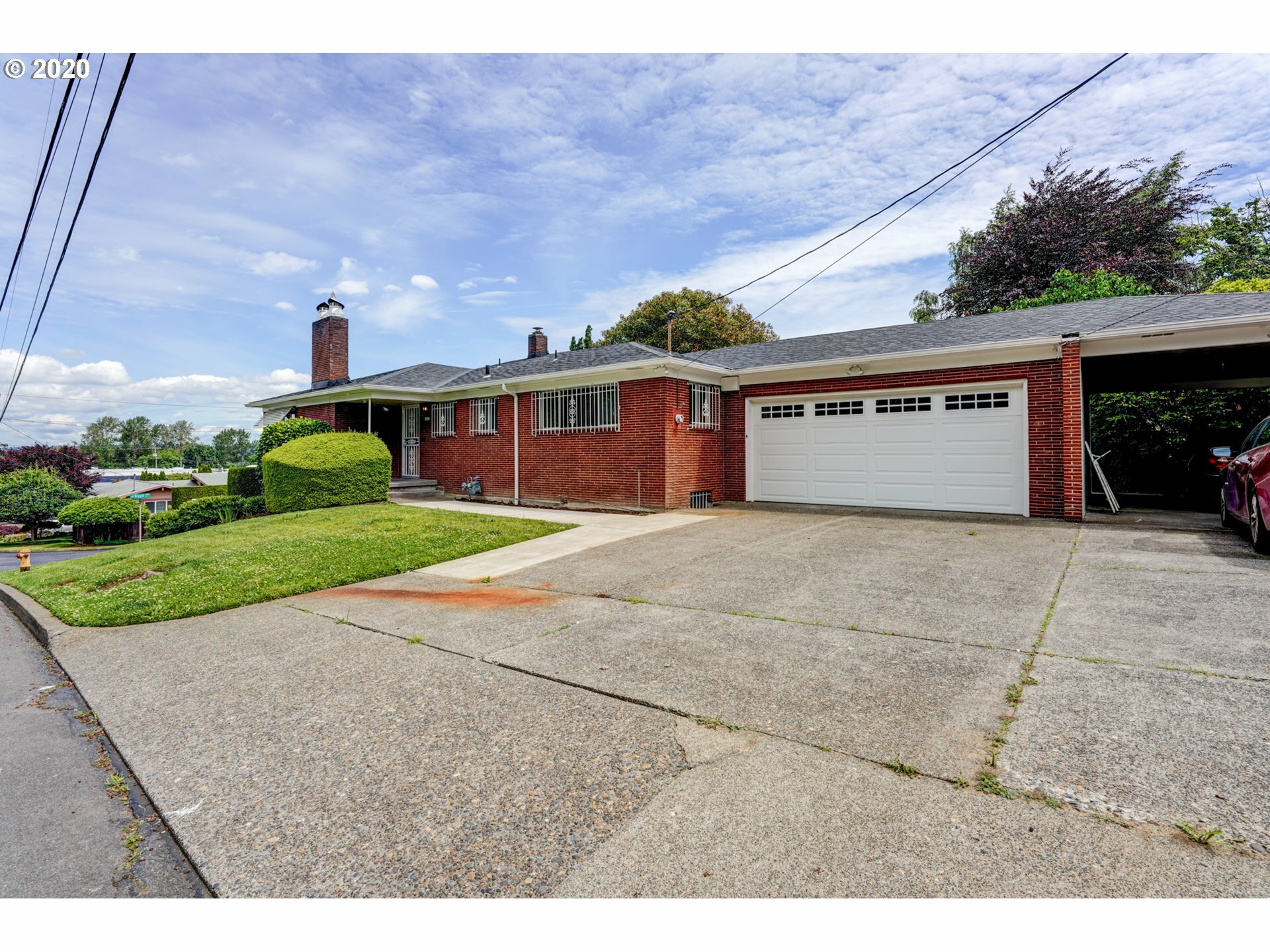 Property Photo: 6830 NE 29th Ave OR 97211