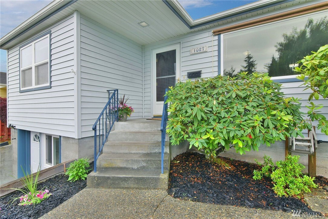 Property Photo: 1027 Lombard Avenue WA 98201