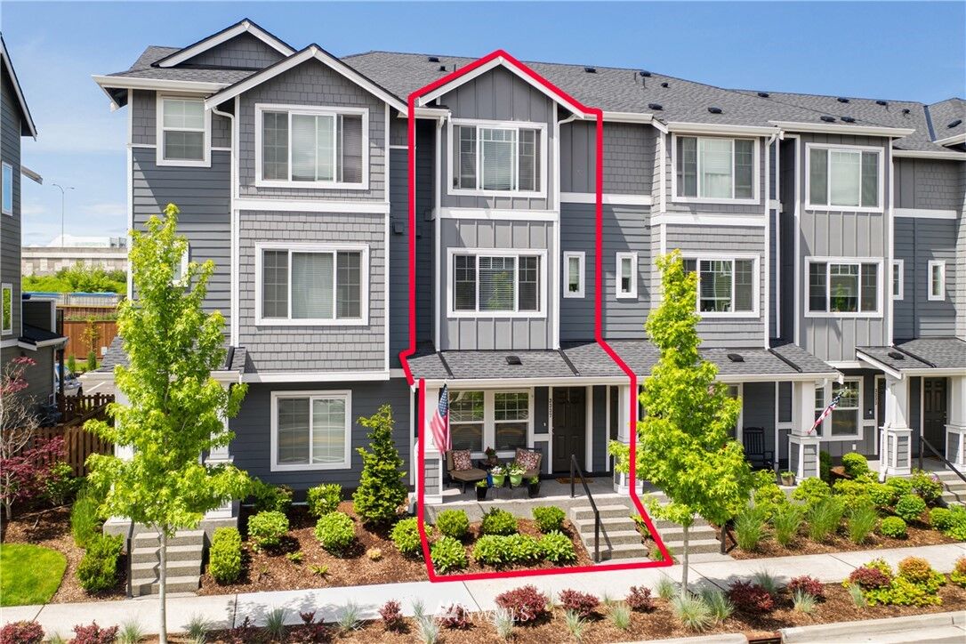 Property Photo: 3337 30th Drive WA 98201