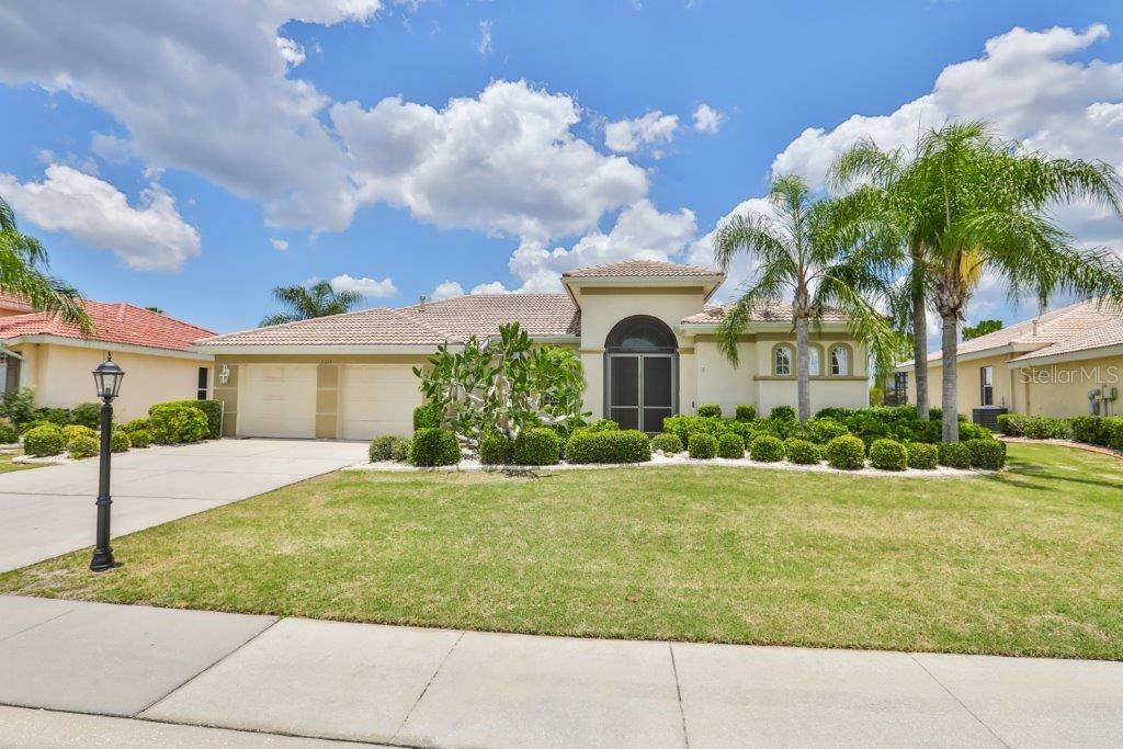 Property Photo:  2214 Myrtle Vista Court  FL 33573 