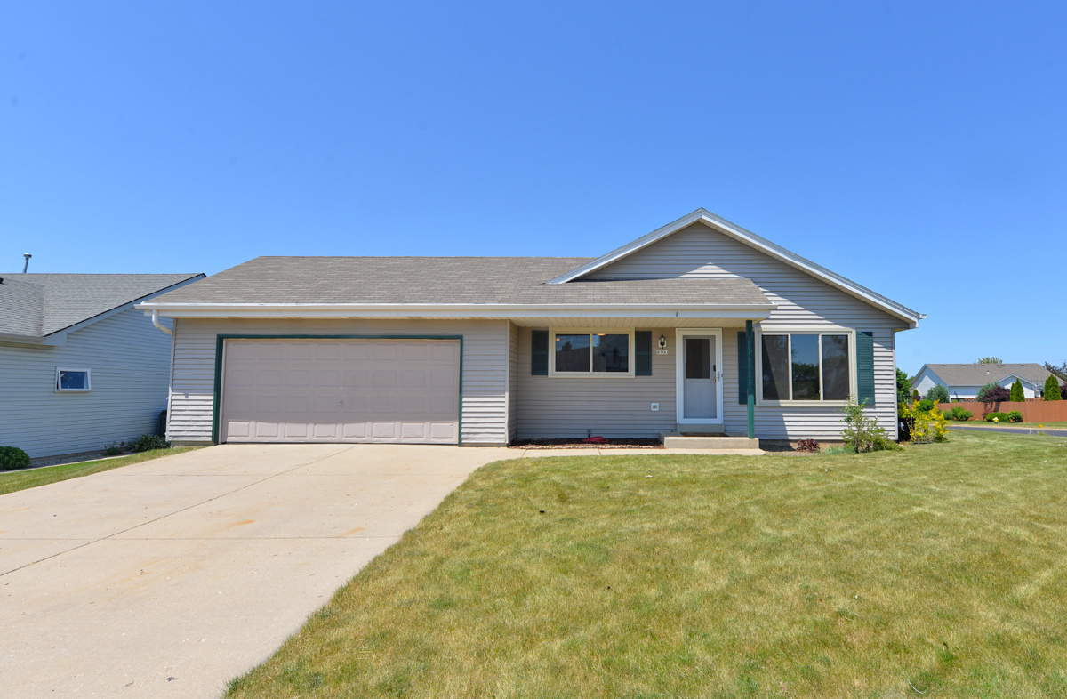 Property Photo: 8700 Camelot Trce WI 53177