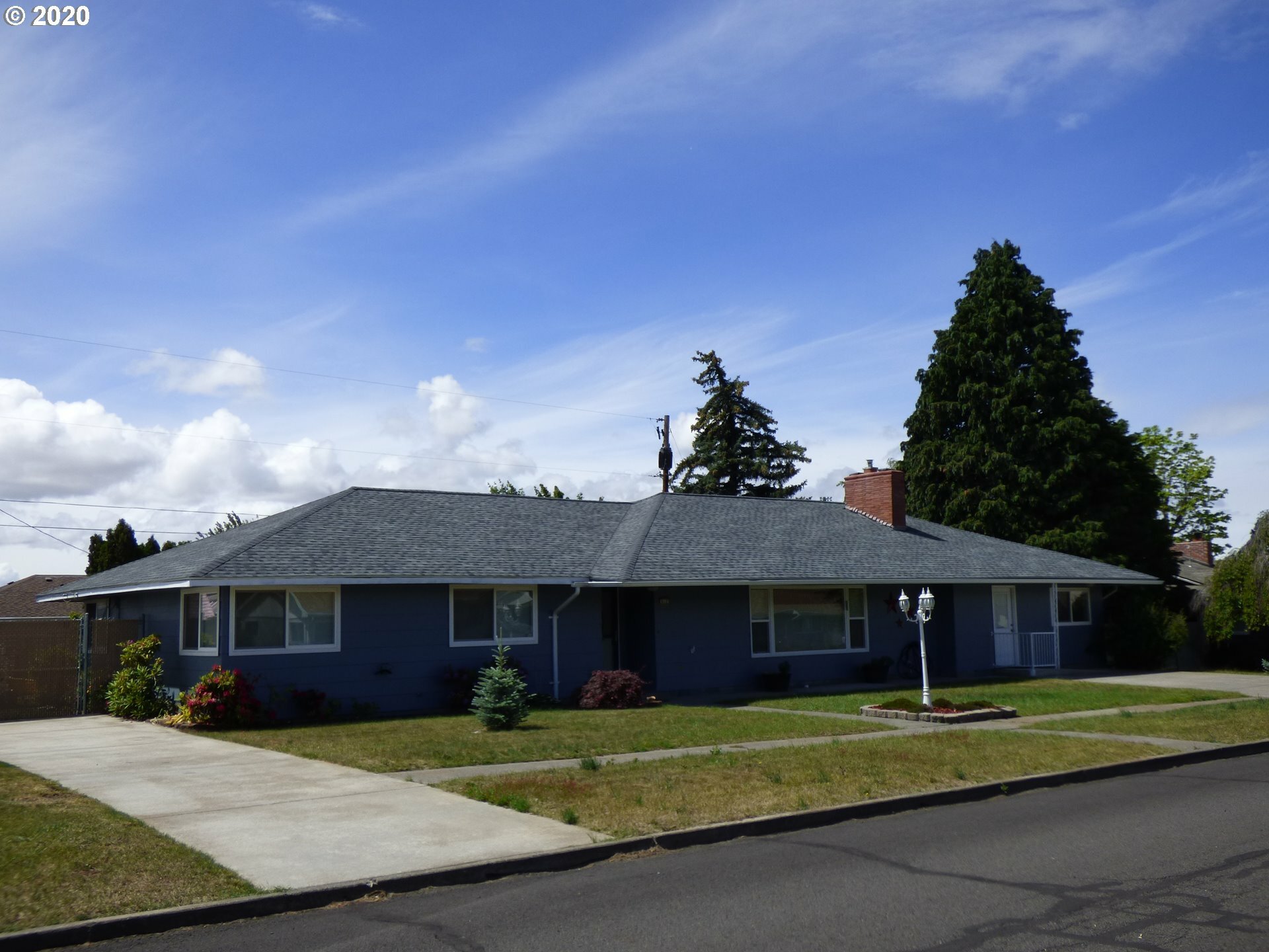 Property Photo:  612 Elm St  WA 98620 