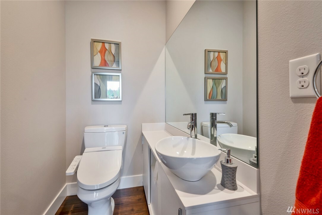 Property Photo: 32758 Madrona Ave SE WA 98010