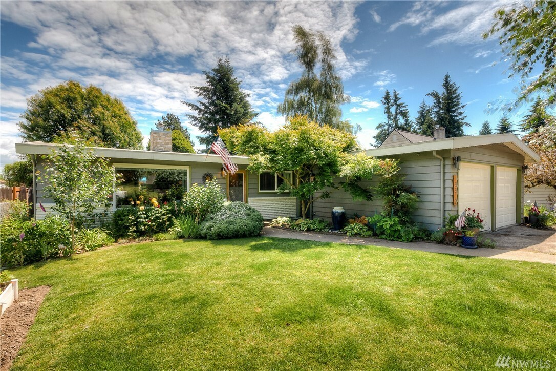 Property Photo:  18810 5th Ave S  WA 98148 