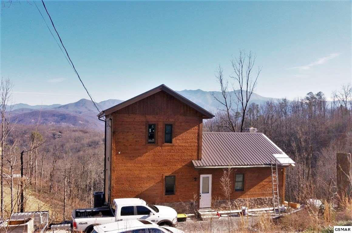 Property Photo: 1015 Twin Oaks Road TN 37738