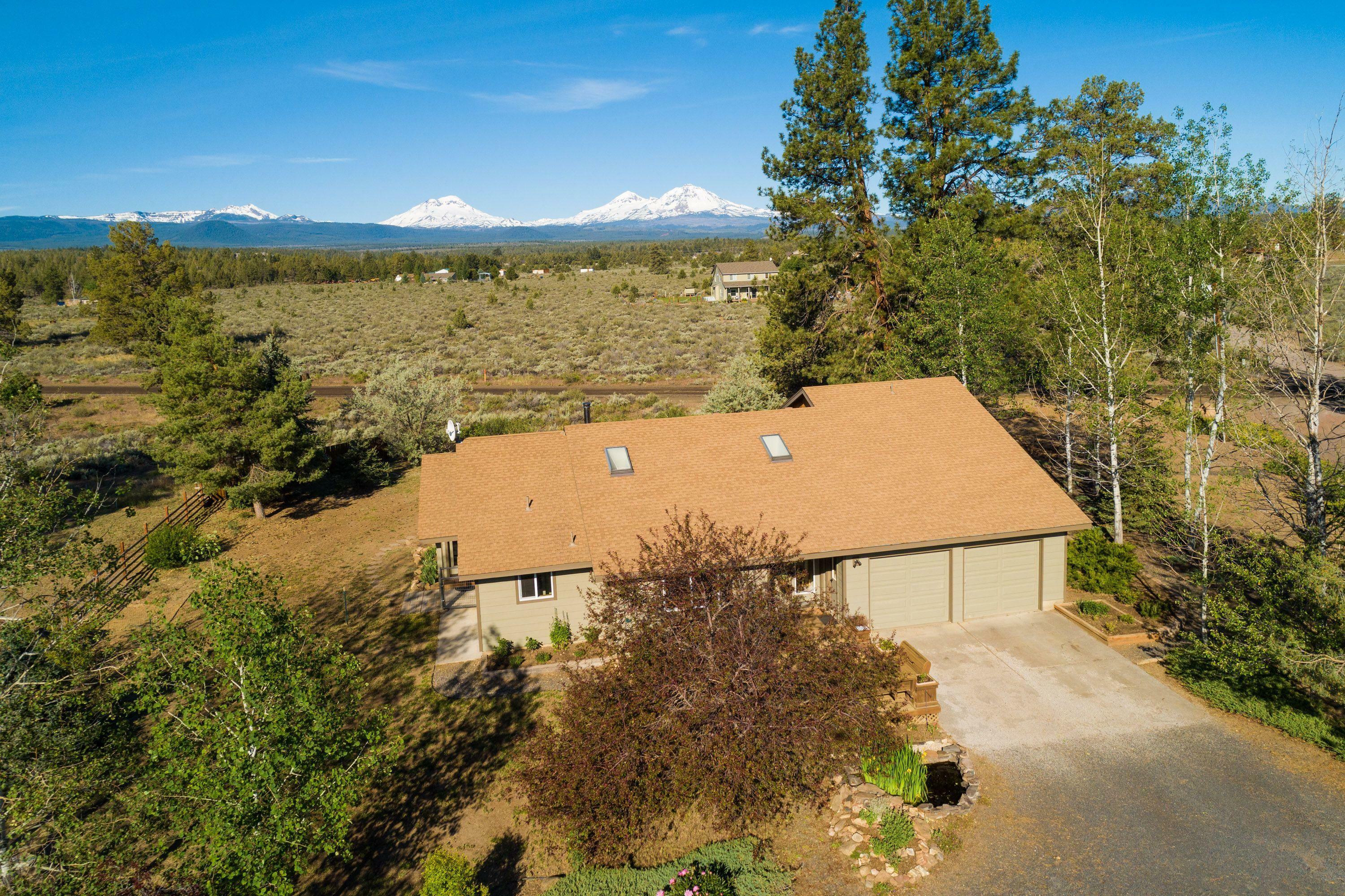 Property Photo: 17511 Knight Road OR 97703