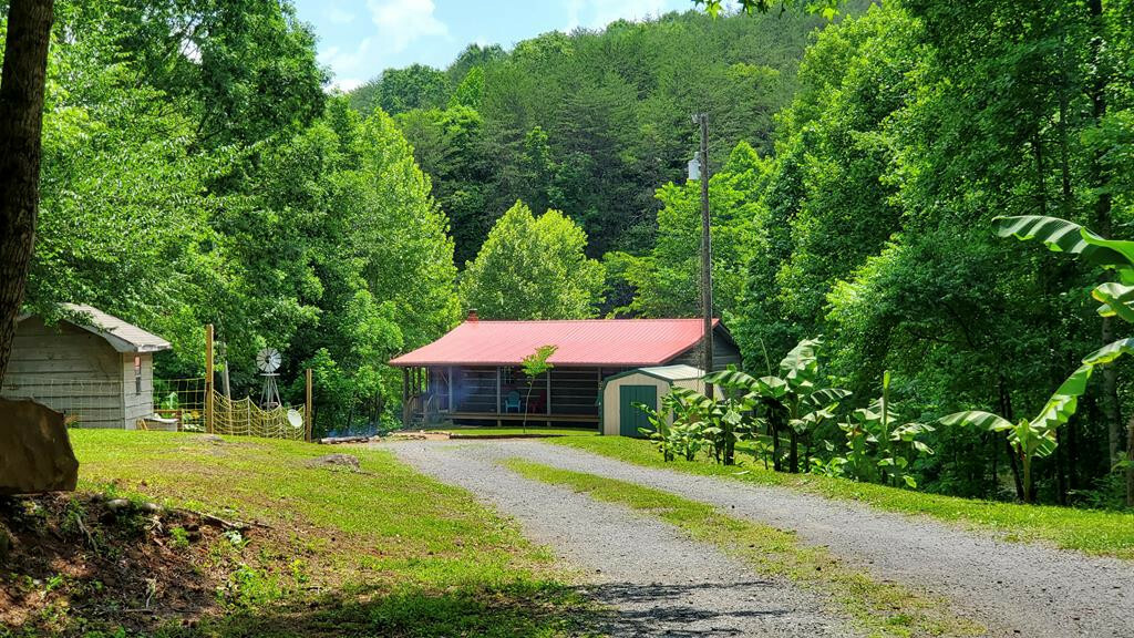Property Photo: 949 County Road 480 TN 37329
