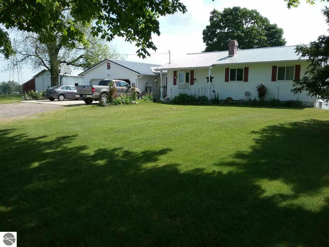 10480 S Gilmore Road  Blanchard MI 49310 photo