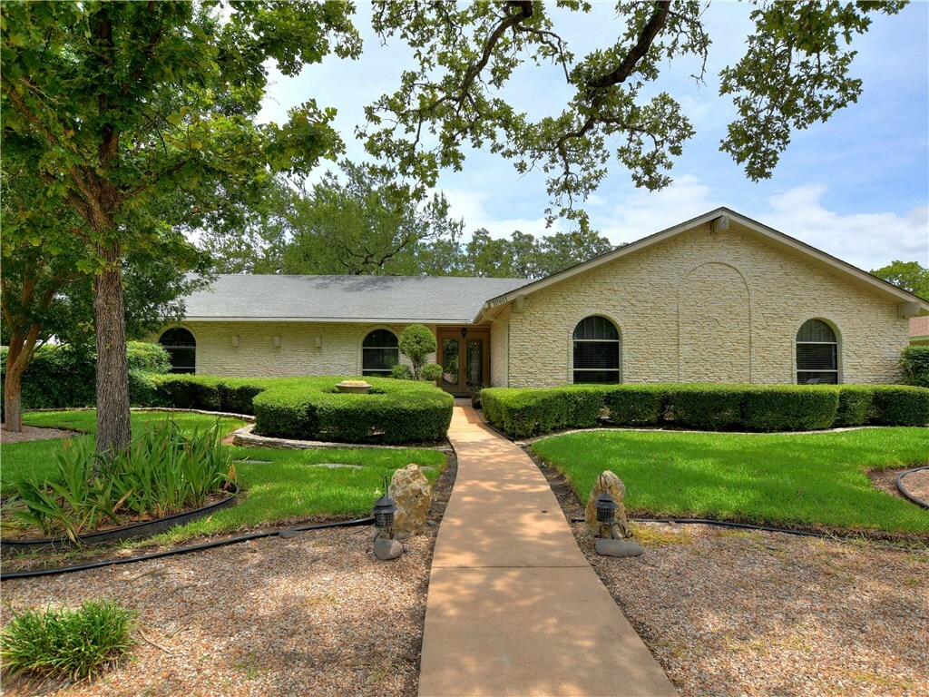 Property Photo:  10611 Spicewood Club Drive  TX 78750 