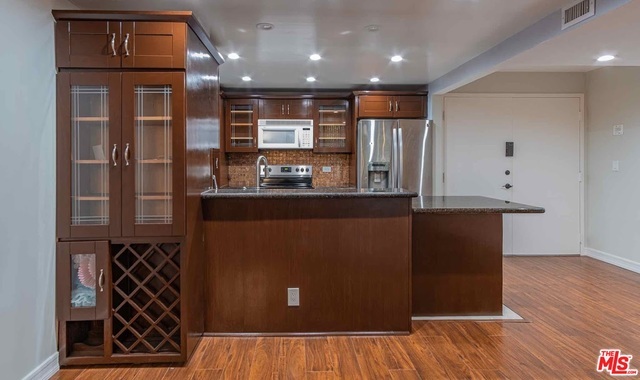 Property Photo:  10535 Wilshire Blvd D05  CA 90024 