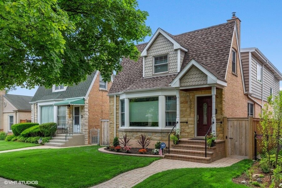 Property Photo:  6206 North Keeler Avenue  IL 60646 