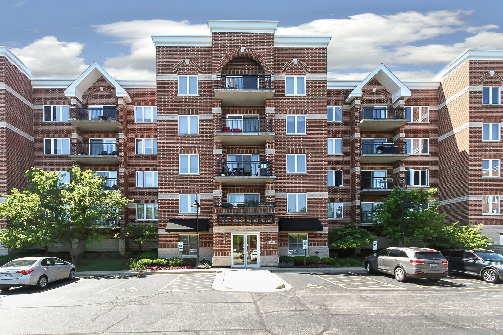 Property Photo:  3401 North Carriageway Drive 505  IL 60004 