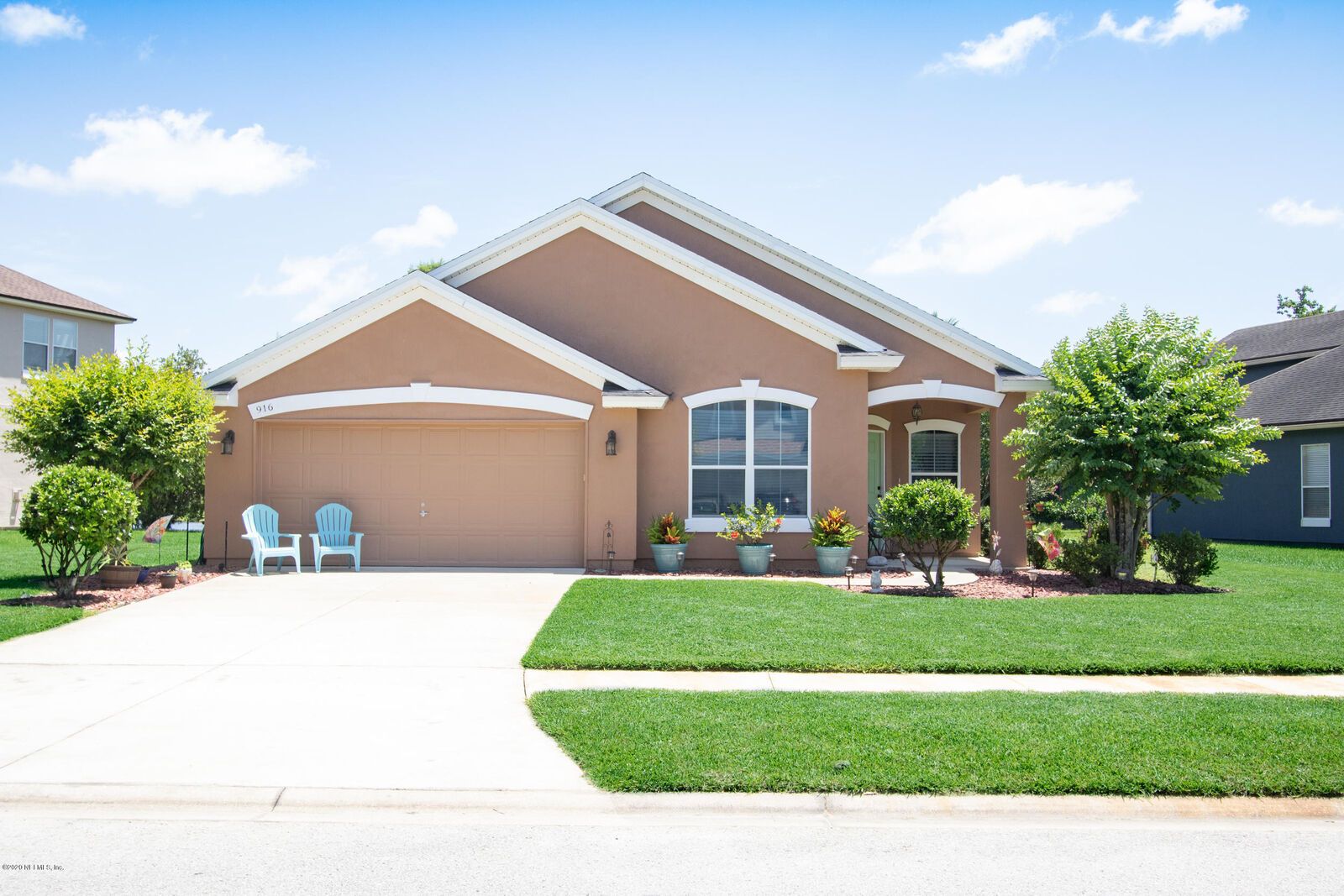 Property Photo: 916 Las Navas Place FL 32092