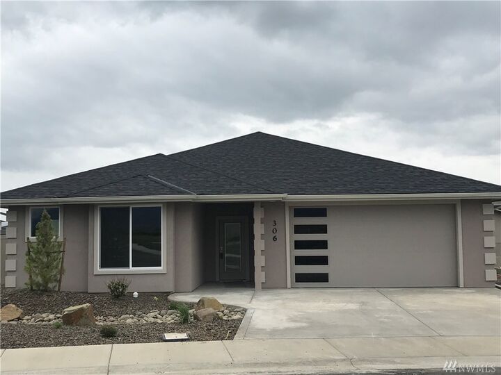 204 E Stanford Avenue  Ellensburg WA 98926 photo