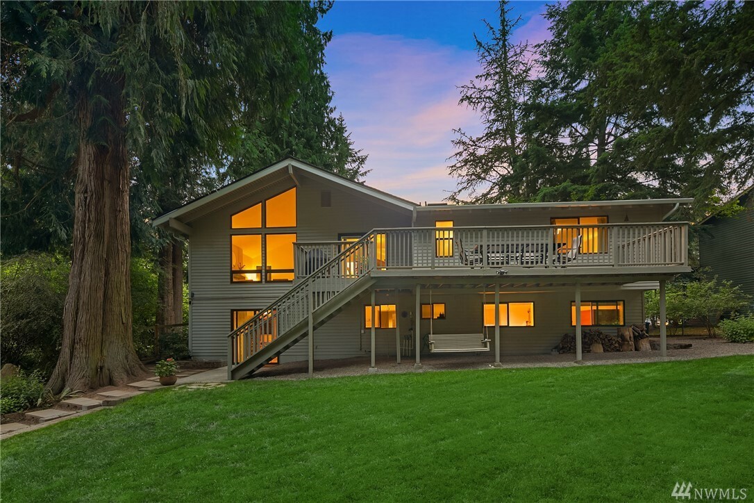 Property Photo: 19425 SE 21st St WA 98075