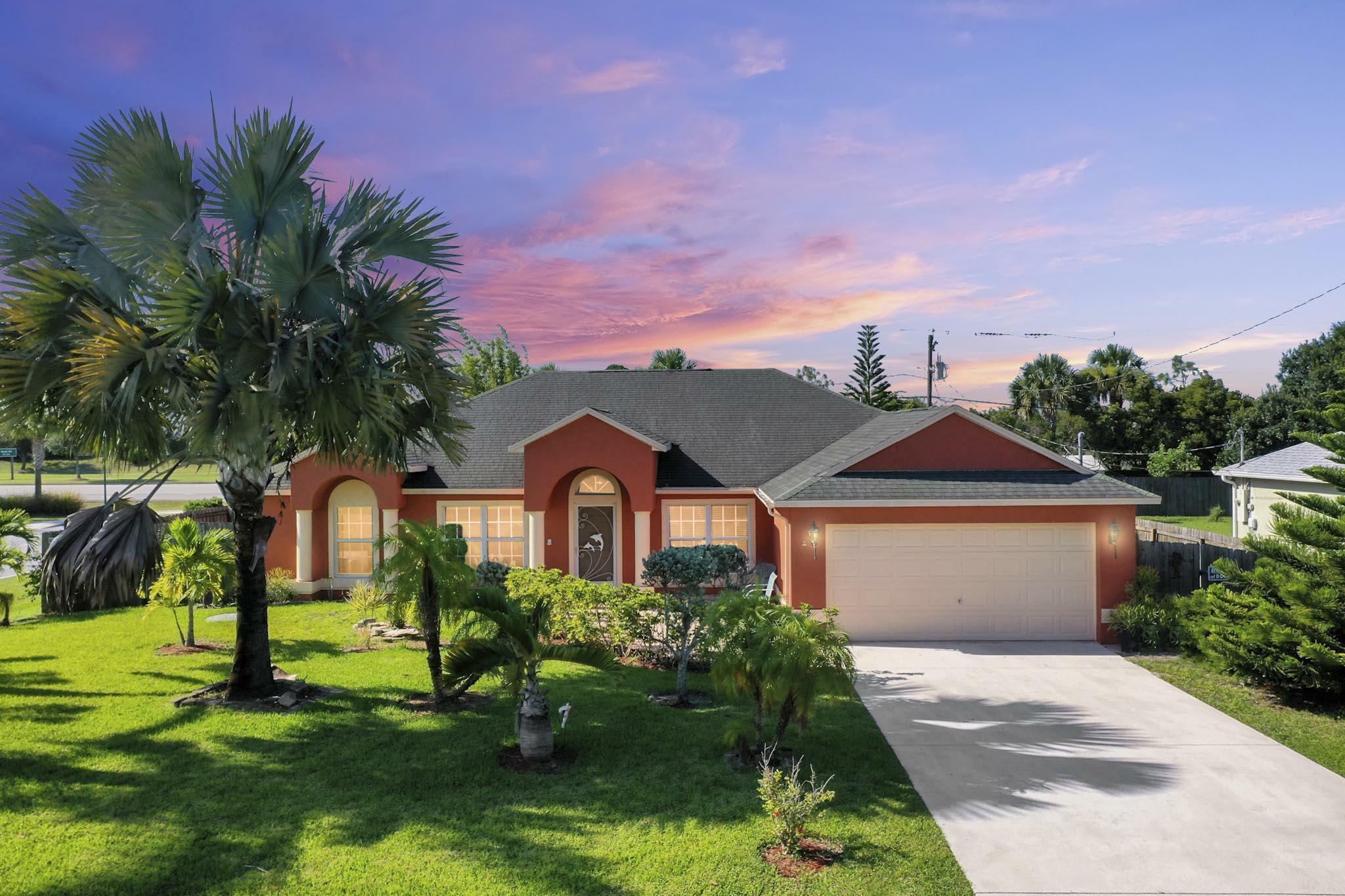 Property Photo:  599 SW Fairway Avenue  FL 34953 