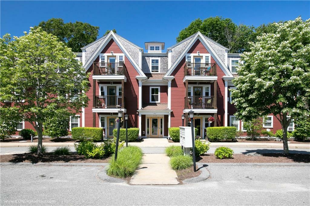 Property Photo: 751 Metacom Av, Unit#8 RI 02809