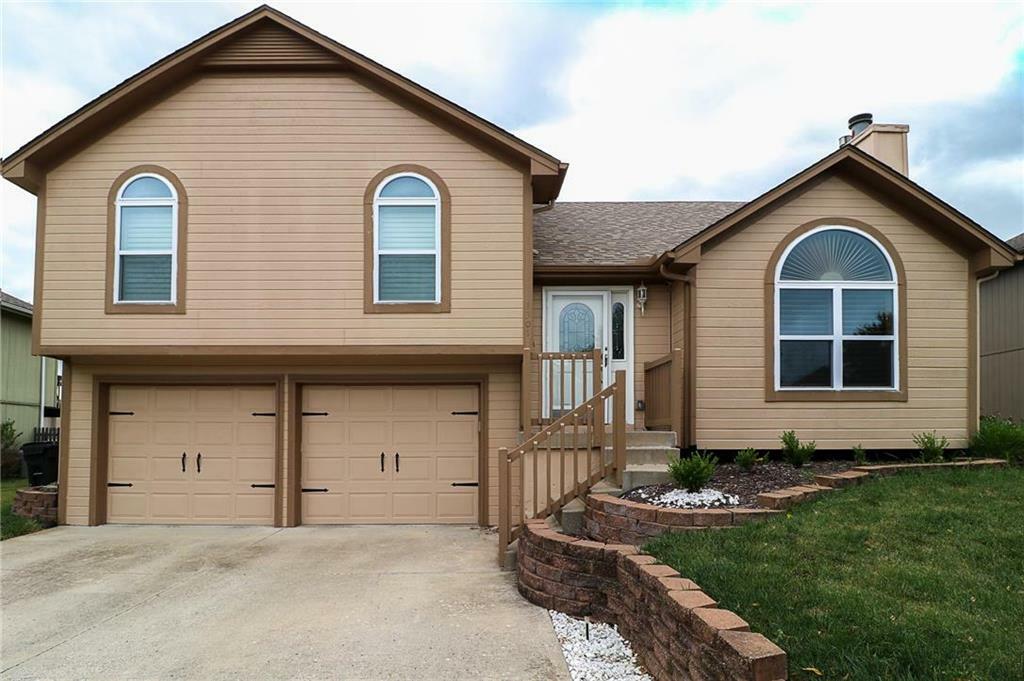 Property Photo: 1301 Rayce Drive MO 64034