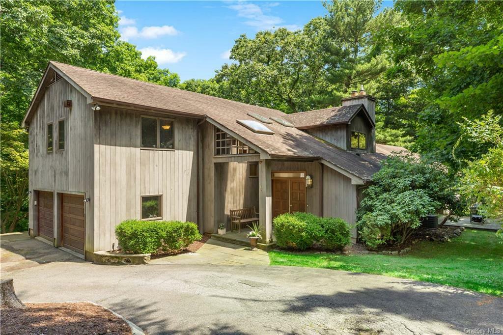 Property Photo:  11 Appletree Hill  NY 10549 