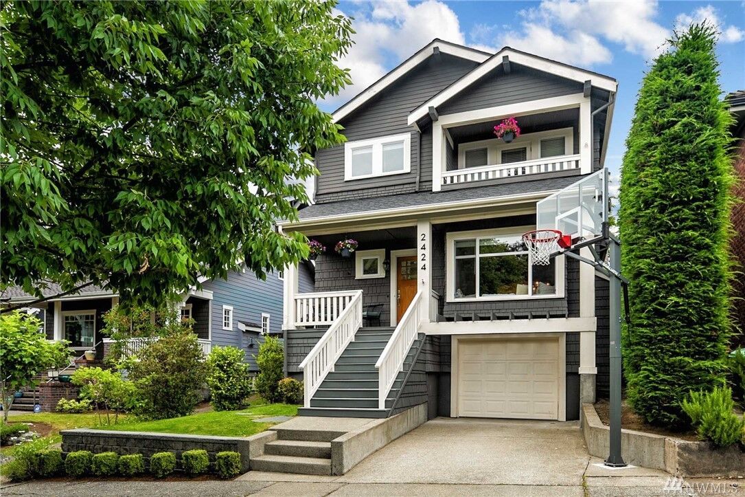 Property Photo:  2424  2nd Avenue W  WA 98119 