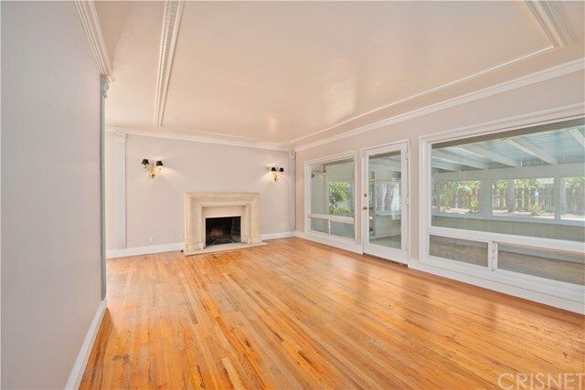 Property Photo: 7008 Encino Avenue CA 91406