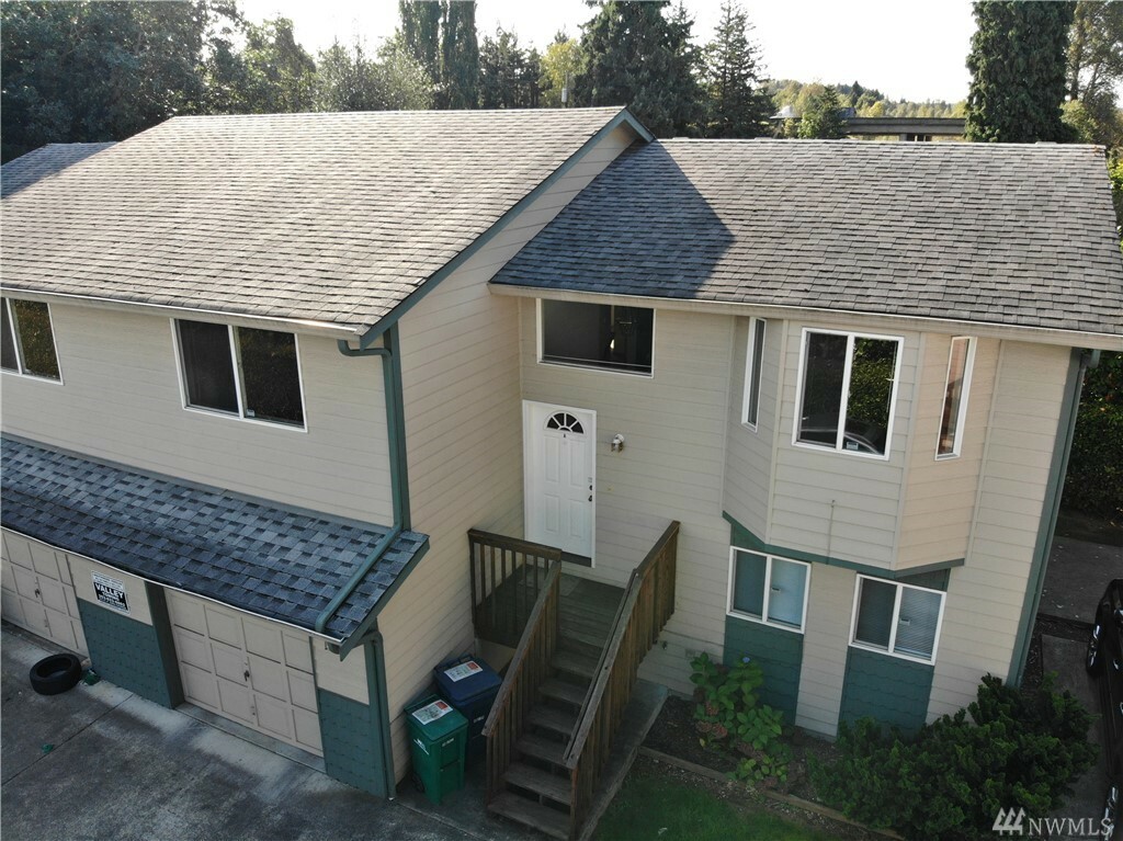 Property Photo:  319 R St SE  WA 98002 