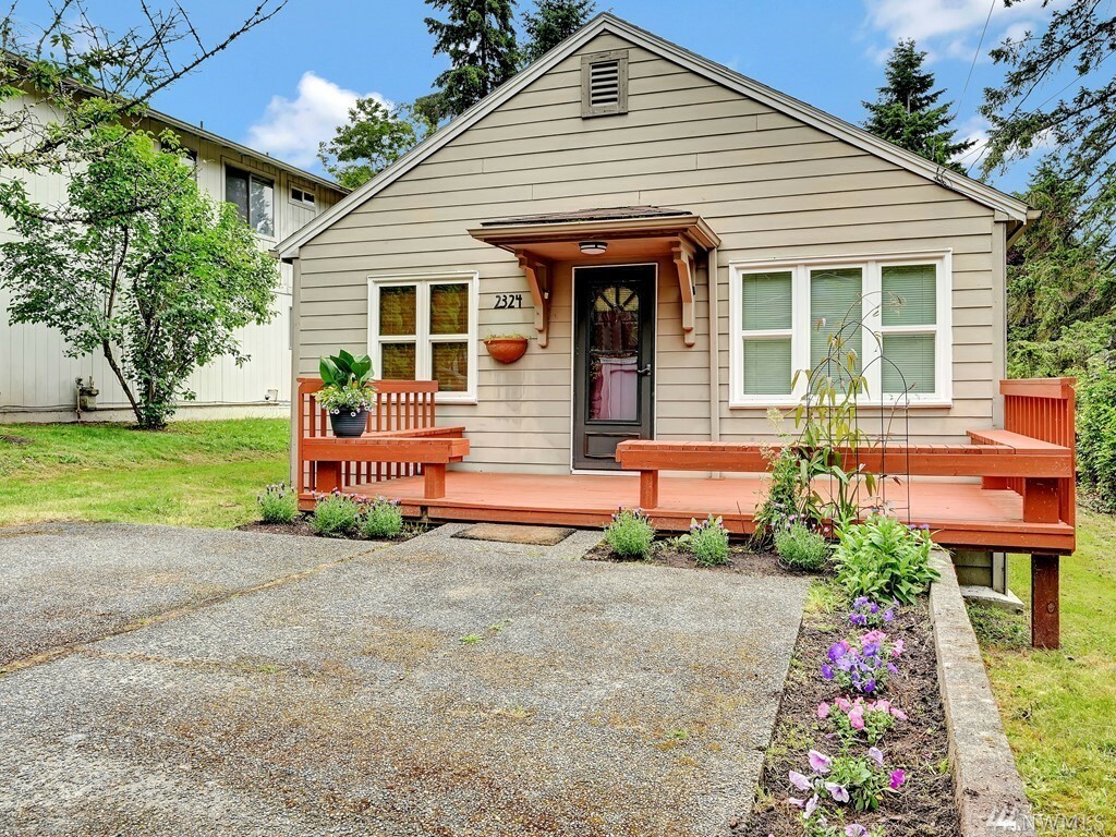 2324 NE 86th St  Seattle WA 98115 photo