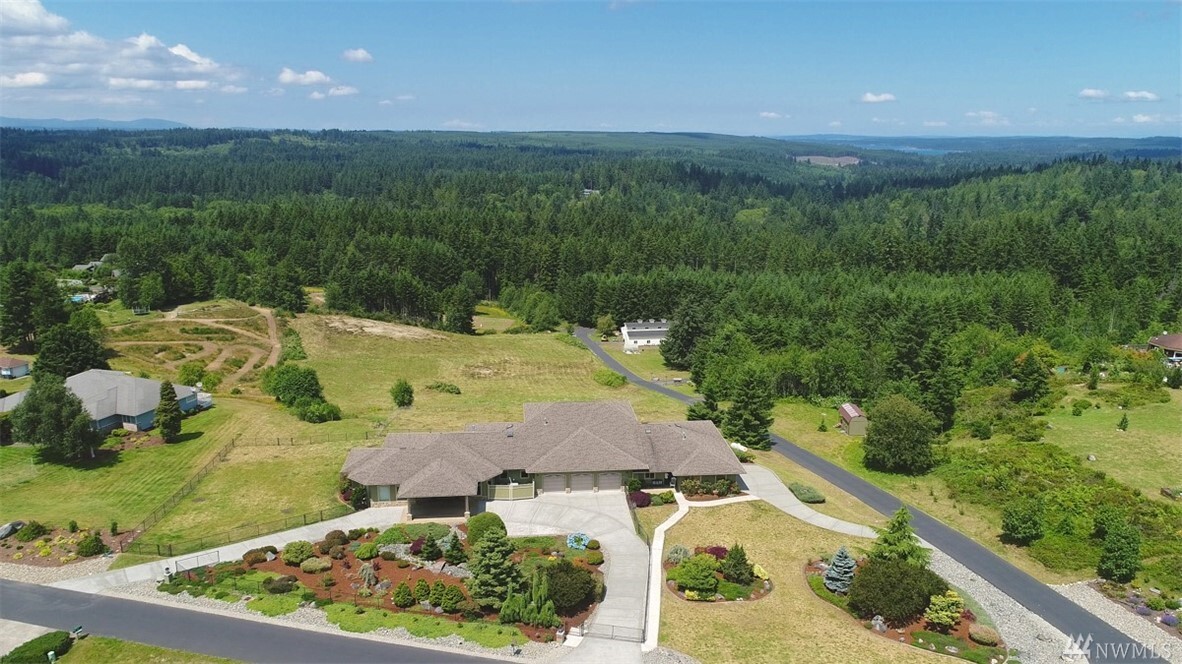 Property Photo: 4113 NE Lookout Lane WA 98370