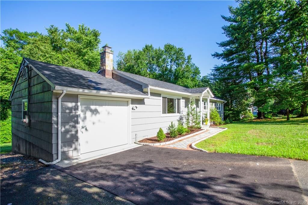 Property Photo:  121 Meadows End Road  CT 06468 