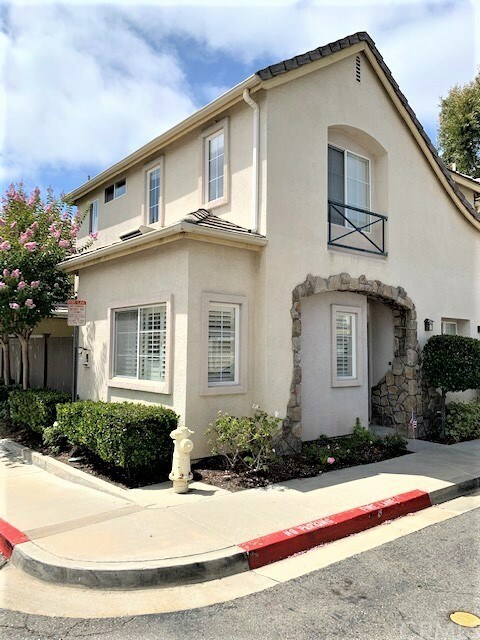 Property Photo:  27 Bloomfield Lane  CA 92688 