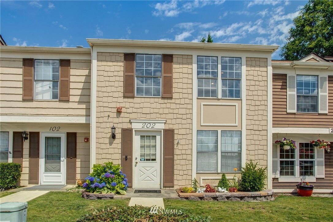 Property Photo: 27004 47th Avenue S 202 WA 98032