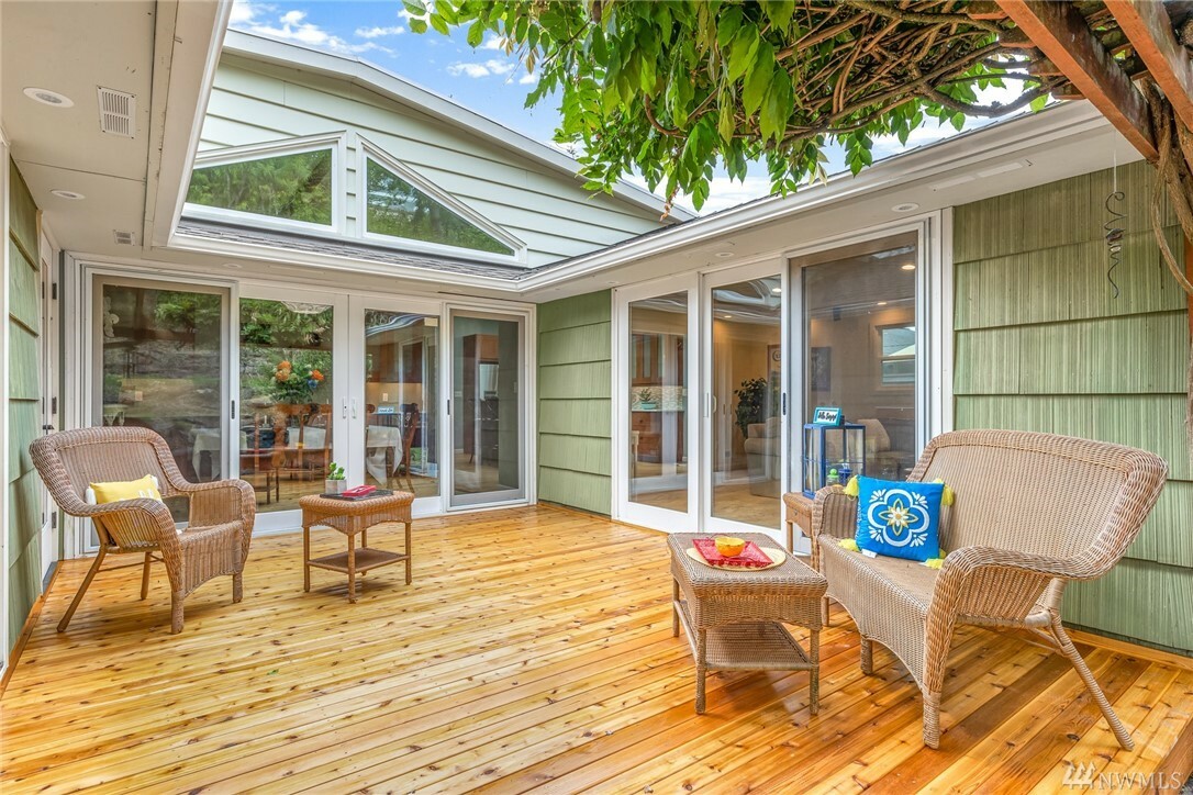 Property Photo: 3620 47th Ave SW WA 98116