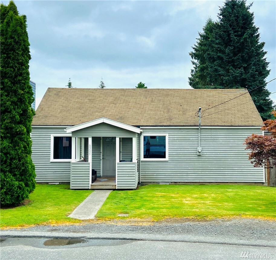 Property Photo: 6305 Wetmore Ave WA 98203