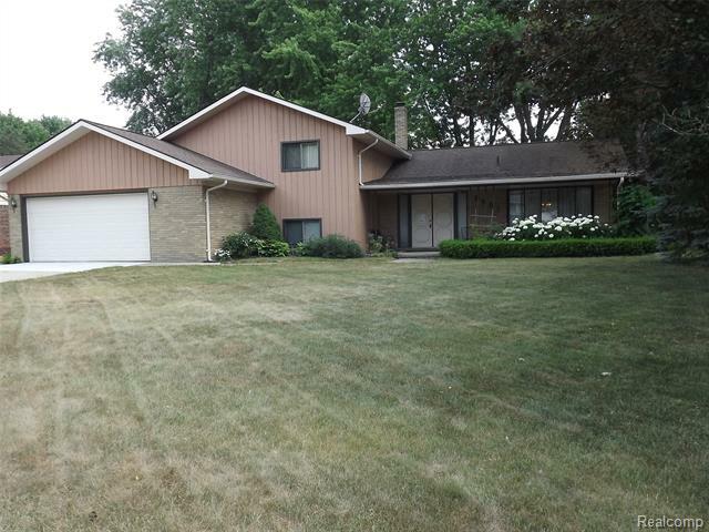 Property Photo:  2851 Stonebury Drive  MI 48307 