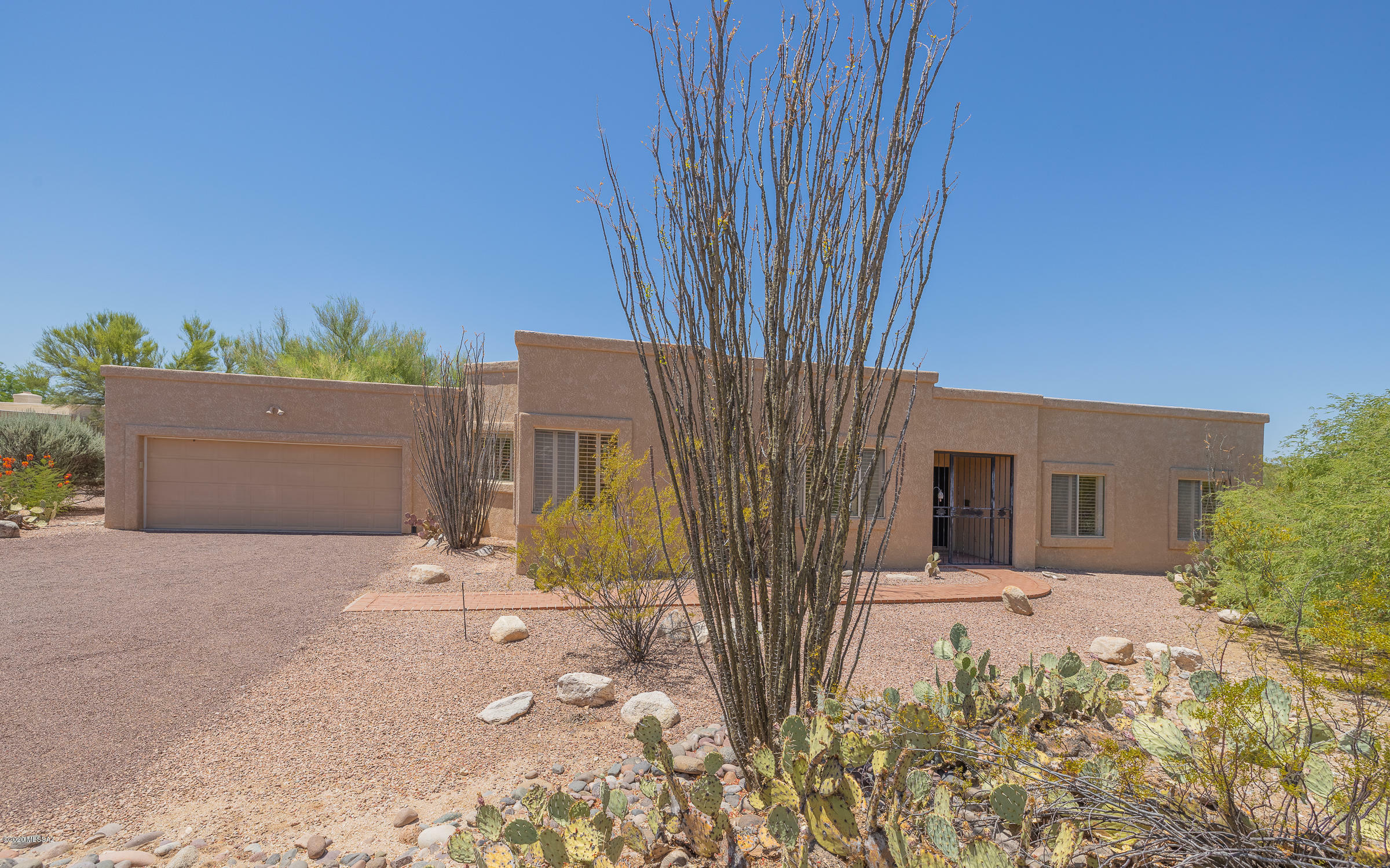 Property Photo: 8201 E Circulo Del Oso AZ 85750