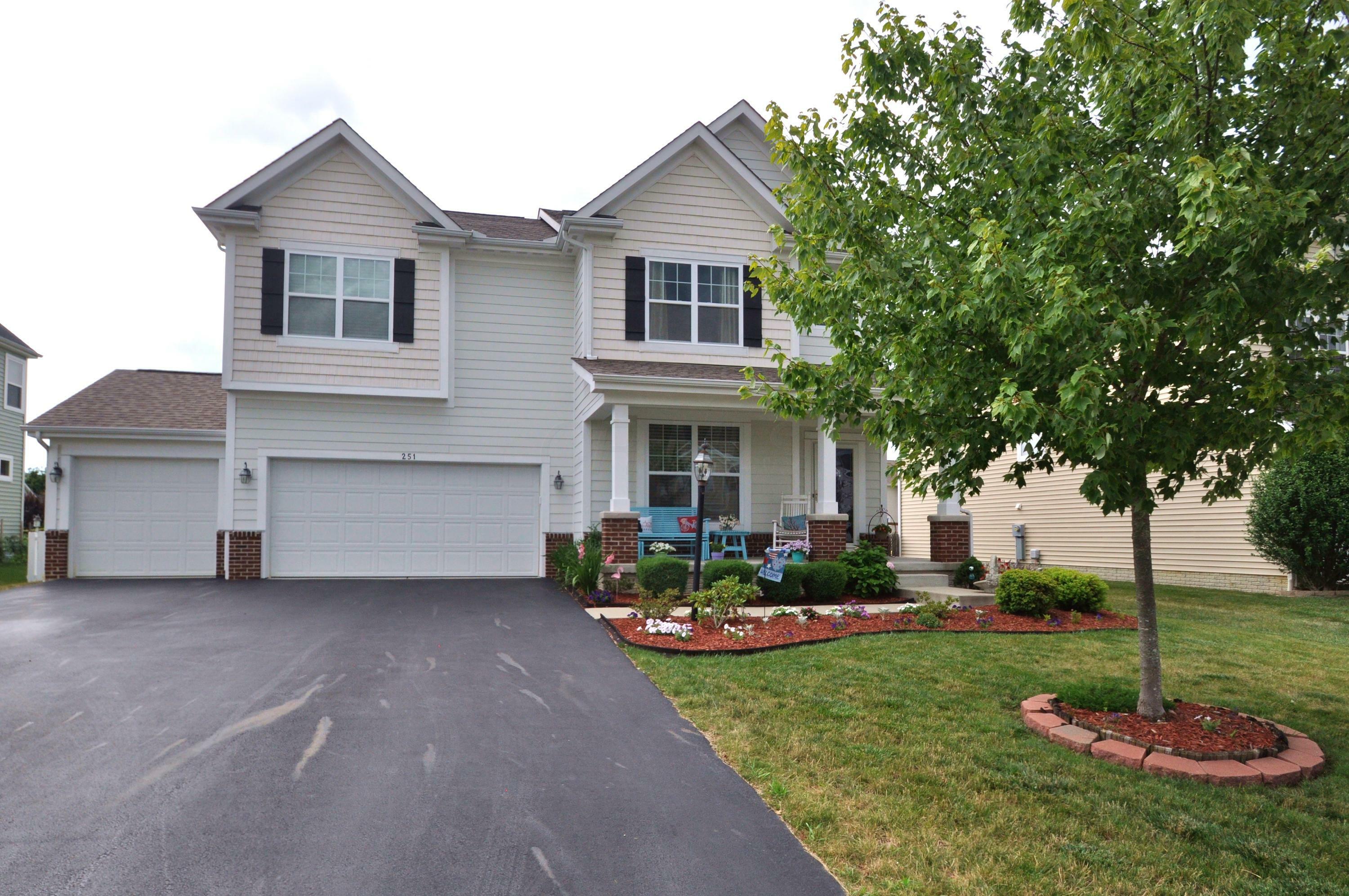 Property Photo:  251 Fox Glen Drive E  OH 43147 