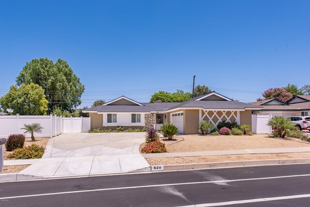 Property Photo:  61 W Avenida De Las Flores  CA 91360 