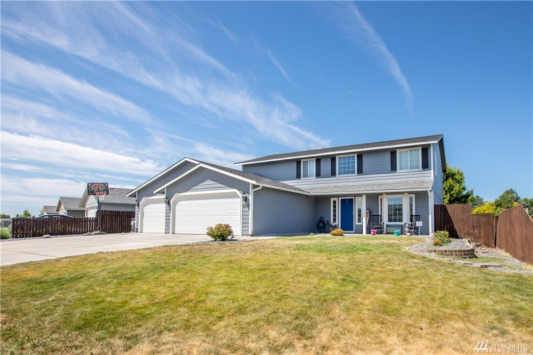 Property Photo:  1606  Dynasty Drive  WA 98837 