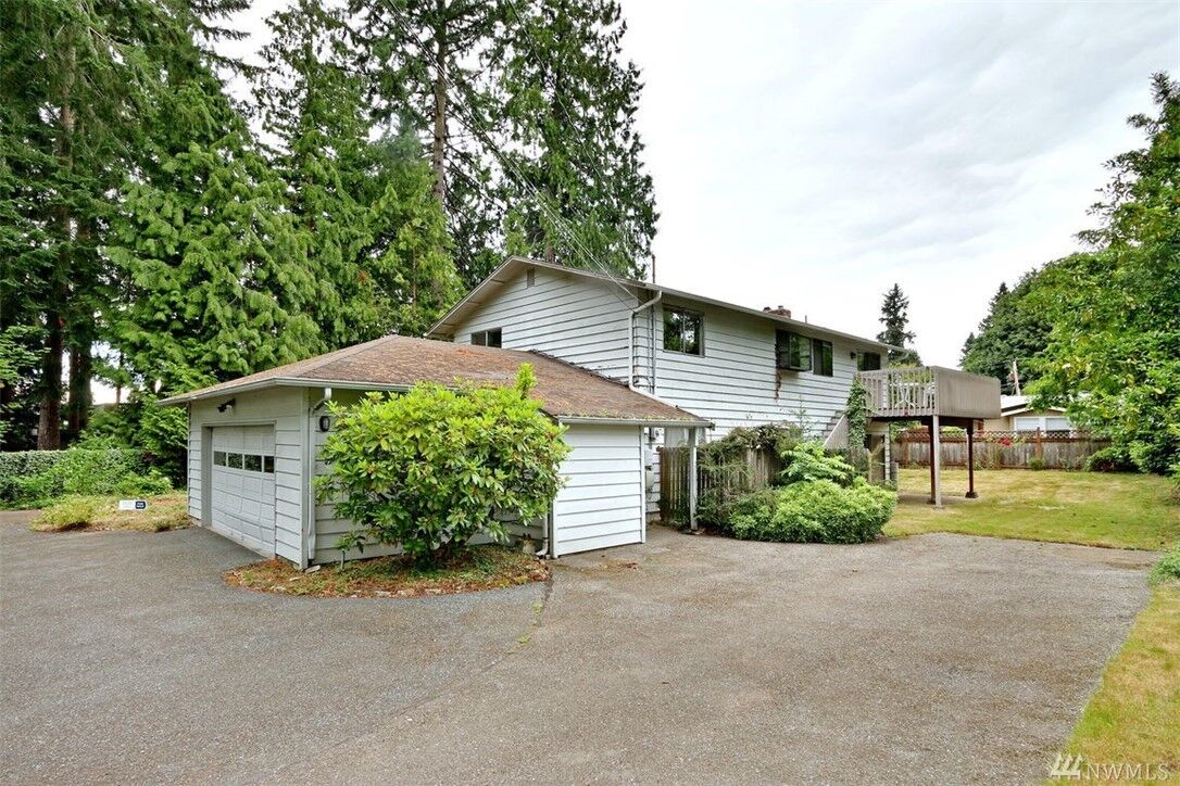 Property Photo:  10636 NE 46th St  WA 98033 