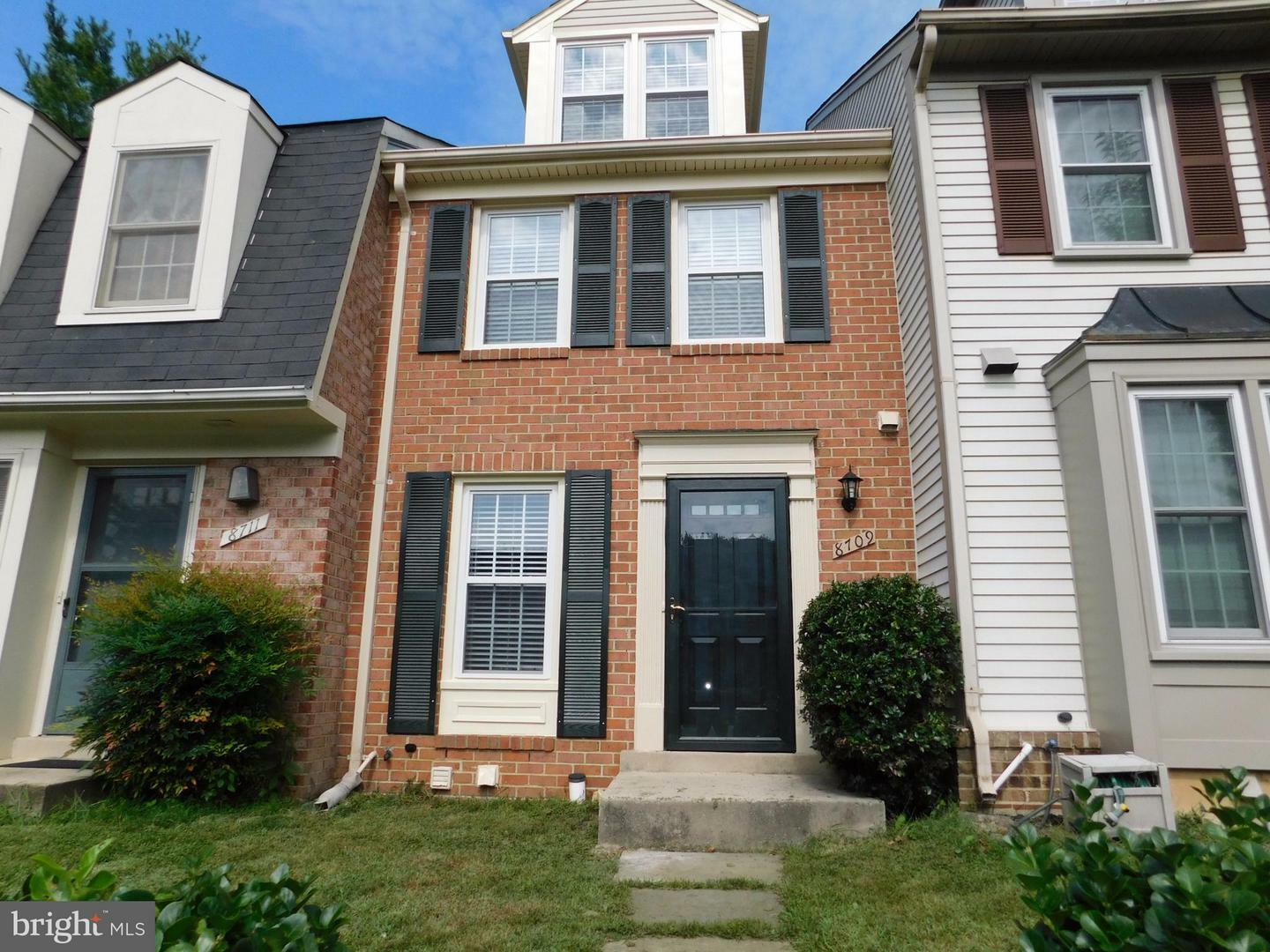 Property Photo:  8709 Ravenglass Way  MD 20886 