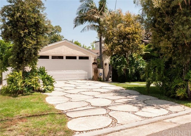 Property Photo: 14669 Valley Vista Boulevard CA 91403