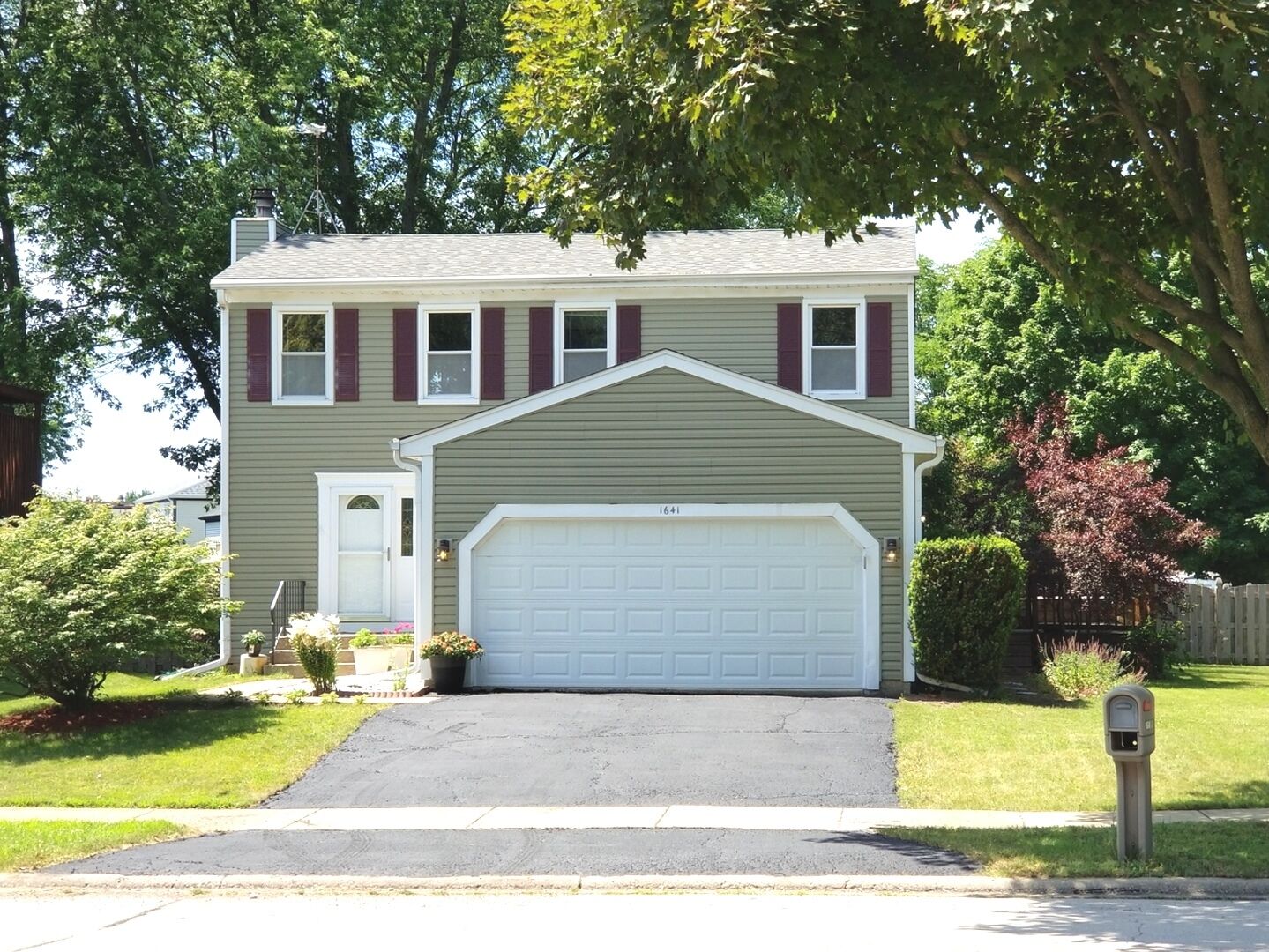 Property Photo:  1641 Cumberland Road  IL 60504 