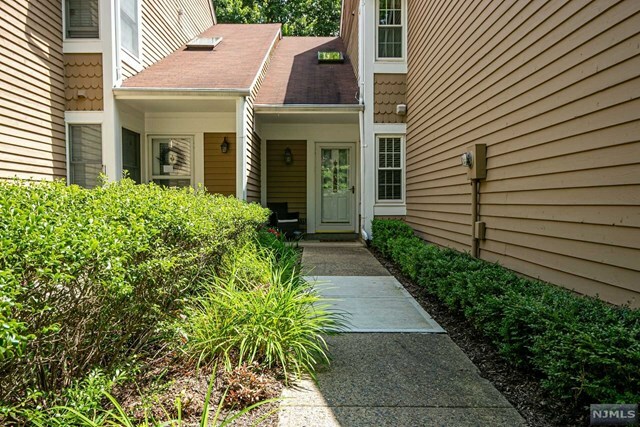 Property Photo:  27 Cambridge Road  NJ 07921 