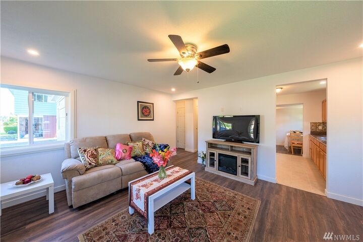 Property Photo: 247 SW 16th Street WA 98532