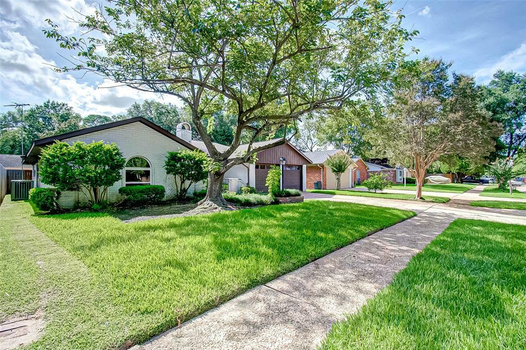 Property Photo:  222 Evanston Street  TX 77015 