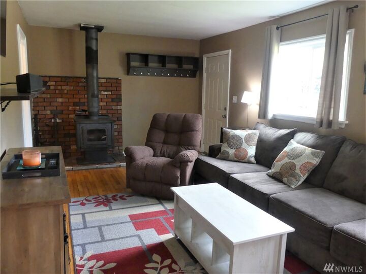 Property Photo: 630 Front Avenue SW WA 98611