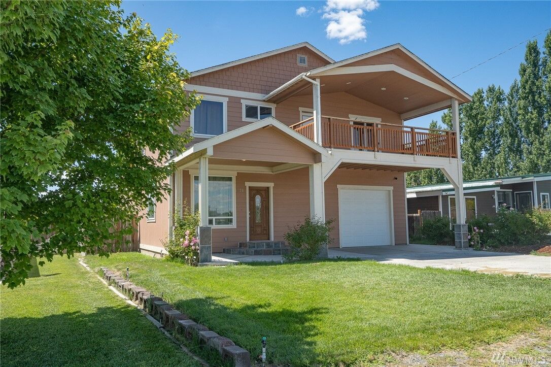Property Photo:  728 S Wanapum Dr  WA 98837 